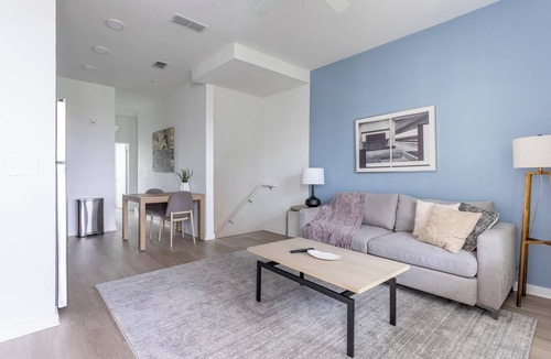 Lakeland Apartment | Landing | Chic 2BD, Pool, Gym