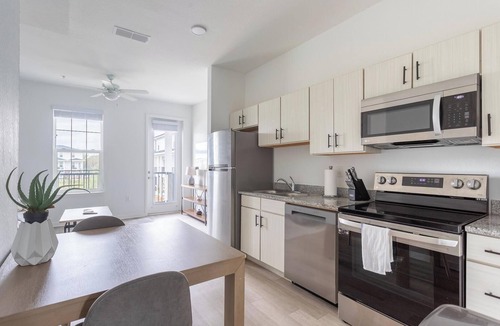 Lakeland Apartment | Landing | Chic 2BD, Pool, Gym