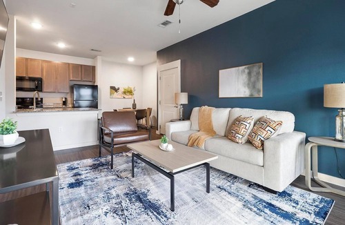 Lockhart Apartment | Landing | Chic 2BD, Pool, Gym