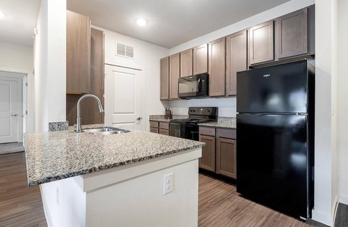 Lockhart Apartment | Landing | Chic 2BD, Pool, Gym