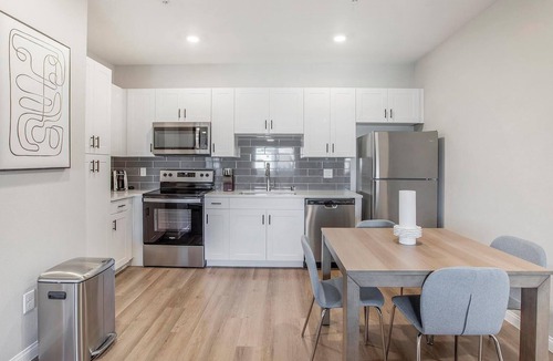 Townsite Apartment | Landing | Chic 2BD, Rooftop Lounge, Pool