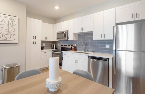 Townsite Apartment | Landing | Chic 2BD, Rooftop Lounge, Pool