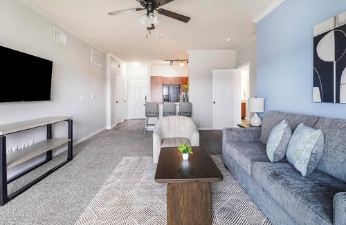 Del Mar Apartment | Landing | Chic 2BD, Clubhouse