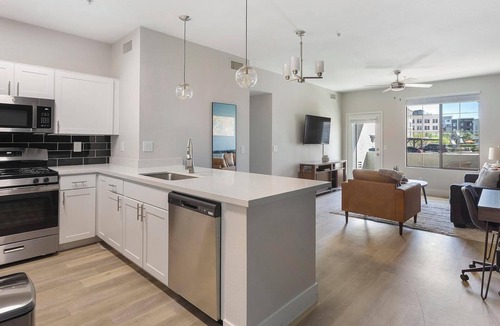 Rhodes Ranch Apartment | Landing | Chic 2BD, Gym, Clubhouse