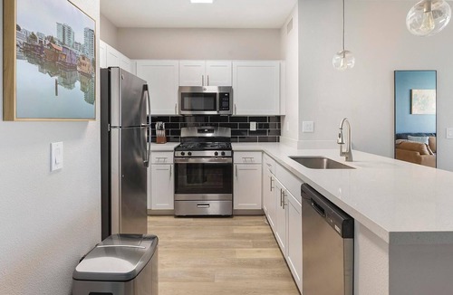 Rhodes Ranch Apartment | Landing | Chic 2BD, Gym, Clubhouse