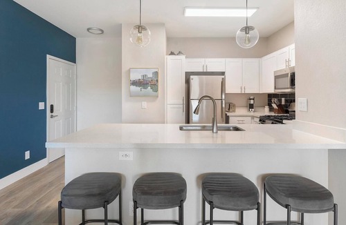 Rhodes Ranch Apartment | Landing | Chic 2BD, Gym, Clubhouse
