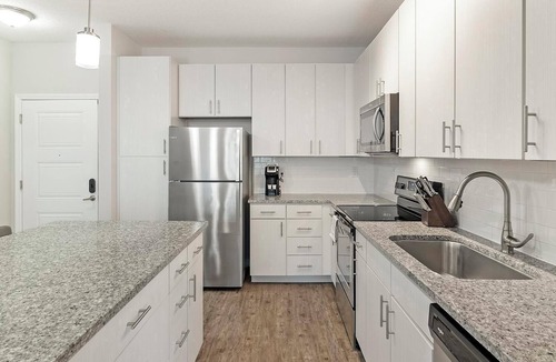 Land O' Lakes Apartment | Landing | Chic 2BD, Pool, Gym