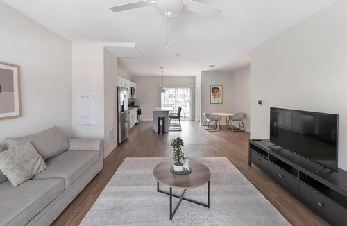 Willow Springs Apartment | Landing | Chic 2BD, Pool, Gym