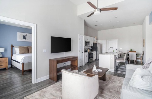 Harvey Apartment | Landing | Chic 3BD, Gym, Clubhouse