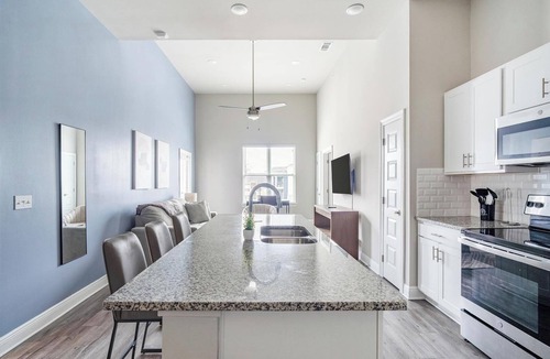 Harvey Apartment | Landing | Chic 3BD, Gym, Clubhouse