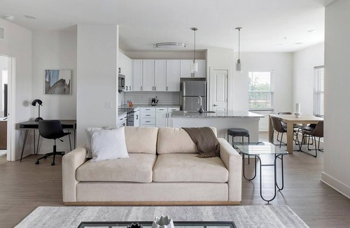 Athens Apartment | Landing | Chic 3BD, Gym, Pool