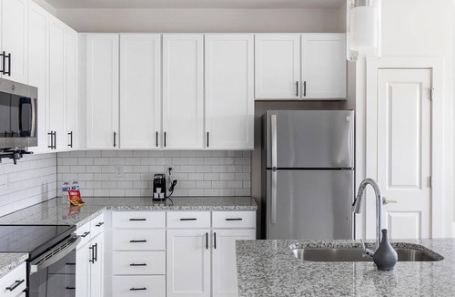 Athens Apartment | Landing | Chic 3BD, Gym, Pool