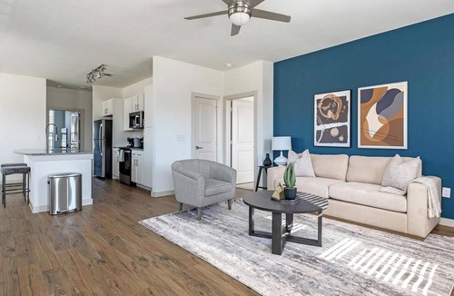 Waller Apartment | Landing | Chic 3BD, Pool, Gym