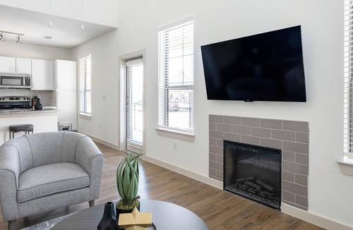 Waller Apartment | Landing | Chic 3BD, Pool, Gym