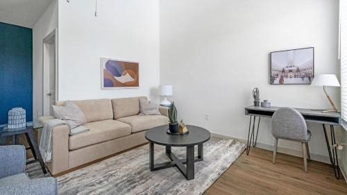 Waller Apartment | Landing Chic 3BD Pool Gym