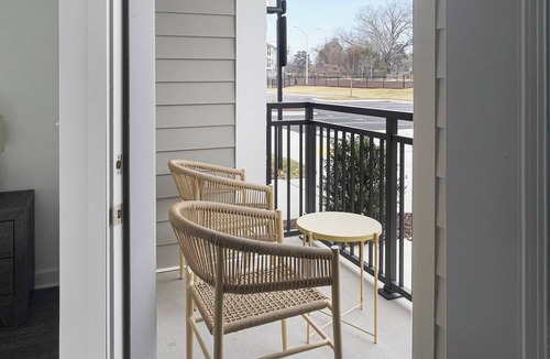 East Raleigh Apartment | Landing | Chic Studio, Clubhouse, Gym