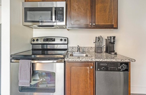 Pearl District Apartment | Landing | Chic Studio, Courtyard, Gym