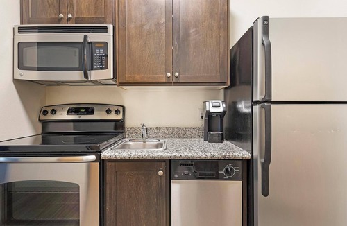 Pearl District Apartment | Landing | Chic Studio, Gym, Courtyard