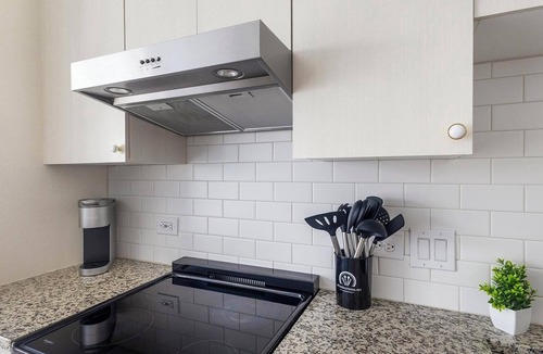 Addicks Apartment | Landing | Chic Studio, Gym, Courtyard
