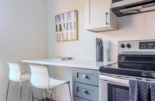 Ithaca Apartment | Landing | Chic Studio, Gym