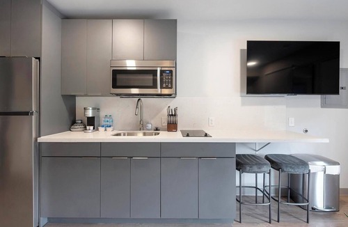 Hermitage Apartment | Landing | Chic Studio in Downtown Hermitage