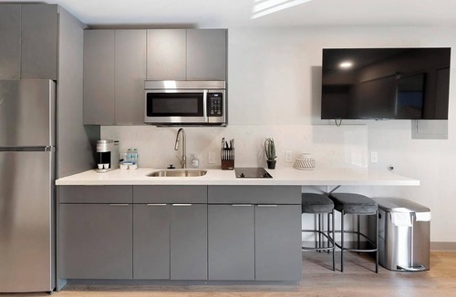 Hermitage Apartment | Landing | Chic Studio in Downtown Hermitage
