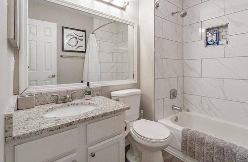 West Dallas Apartment | Landing | Chic Studio in Kessler Park