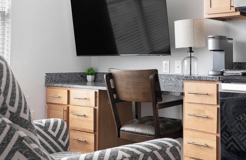 Five Points South Apartment | Landing | Chic Studio, Gym, Pool