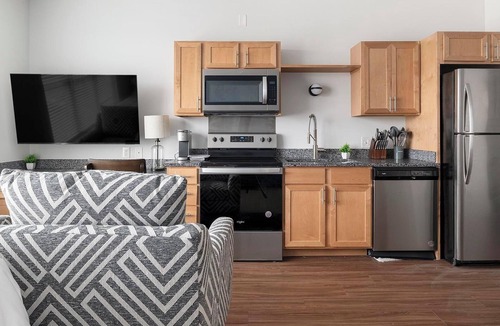 Five Points South Apartment | Landing | Chic Studio, Gym, Pool