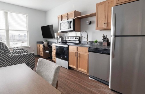 Five Points South Apartment | Landing | Chic Studio, Gym, Pool