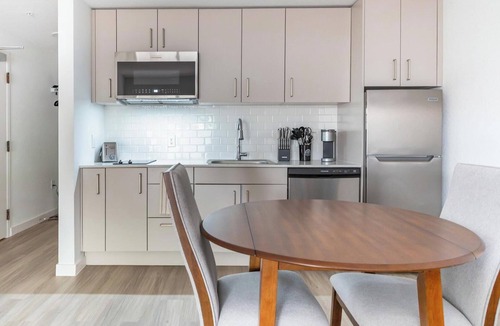 Golden Gate Apartment | Landing | Chic Studio, Yoga Studio, Courtyard