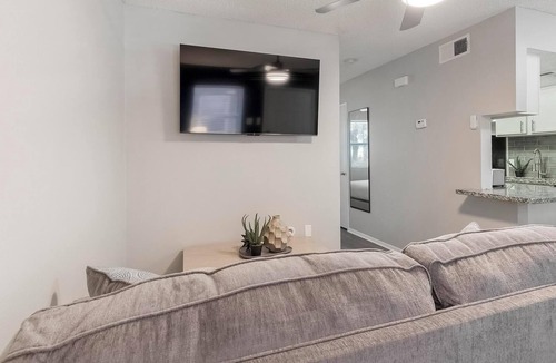 Southside Apartment | Landing | Chic Studio, Pool, Clubhouse