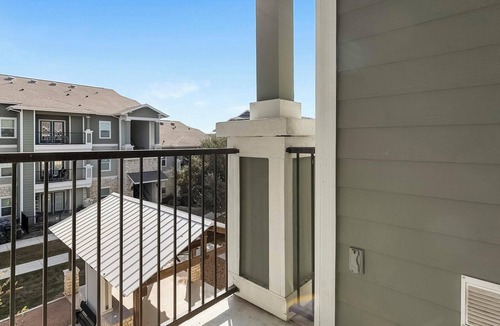 San Antonio Apartment | Landing | Chic Studio, Clubhouse, Gym