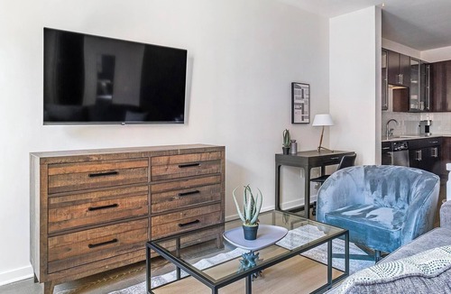Woodland Heights Apartment | Landing | Chic Studio, Yoga Studio, Gym