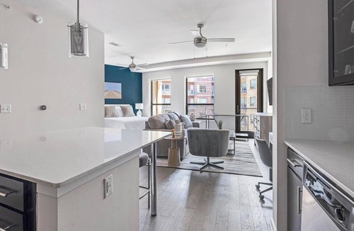 Woodland Heights Apartment | Landing | Chic Studio, Yoga Studio, Gym
