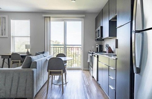 Downtown Apartment | Landing | Chic Studio, Yoga Studio, Courtyard