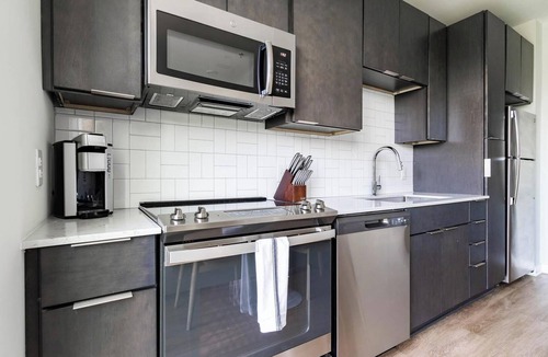 Downtown Apartment | Landing | Chic Studio, Yoga Studio, Courtyard