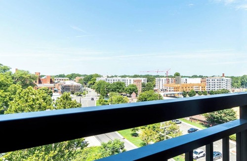 Downtown Apartment | Landing | Chic Studio, Yoga Studio, Courtyard