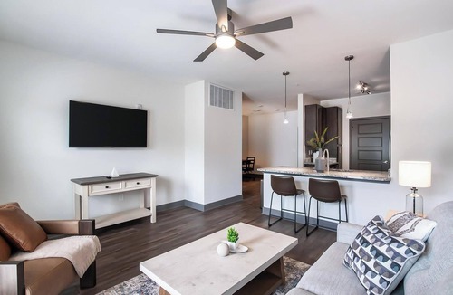 Hurstbourne Apartment | Landing | Incredible 1BD, Gym, Clubhouse
