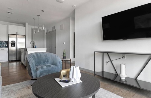 MLK Apartment | Landing | Incredible 1BD, Courtyard, Pool