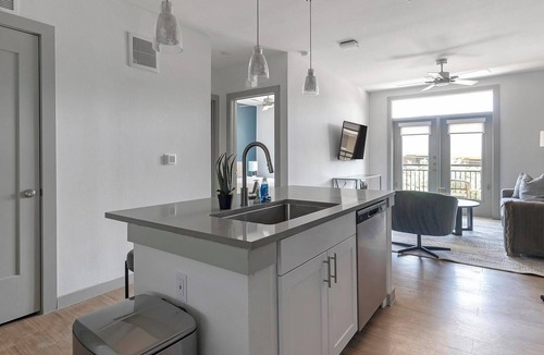 MLK Apartment | Landing | Incredible 1BD, Courtyard, Pool