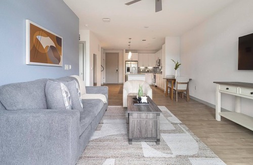 MLK Apartment | Landing | Incredible 1BD, Courtyard, Gym