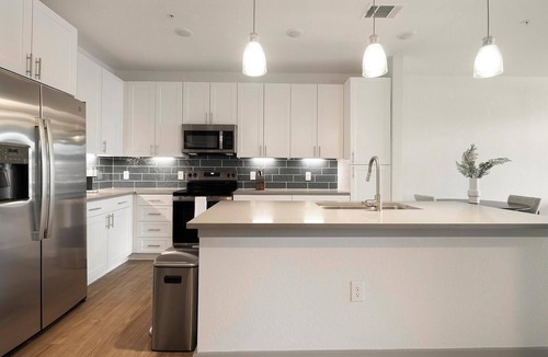 MLK Apartment | Landing | Incredible 1BD, Courtyard, Gym