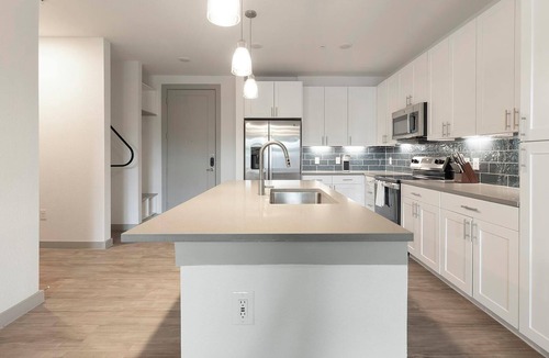 MLK Apartment | Landing | Incredible 1BD, Courtyard, Gym
