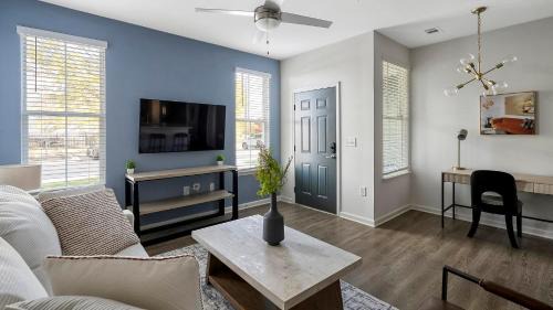 Sand Ridge Apartment | Landing Incredible 1BD Clubhouse Gym