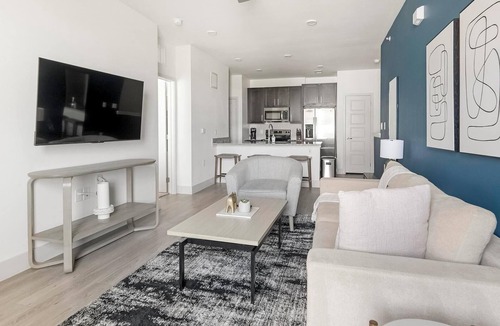 Austin Apartment | Landing | Incredible 1BD, Gym, Pool