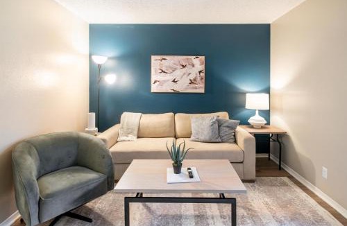 South Tulsa Apartment | Landing Incredible 1BD Gym Pool