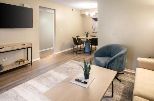 South Tulsa Apartment | Landing Incredible 1BD Gym Pool