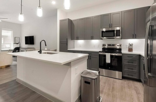 MLK Apartment | Landing | Incredible 1BD, Rooftop Lounge, Gym