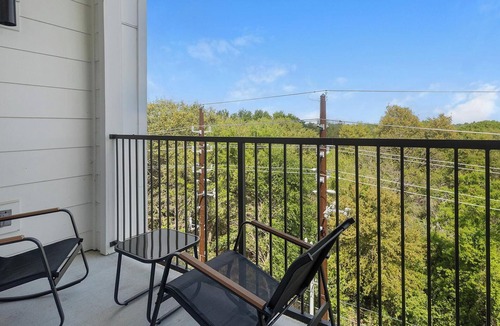Addicks Apartment | Landing | Incredible 1BD, Gym, Yoga Studio